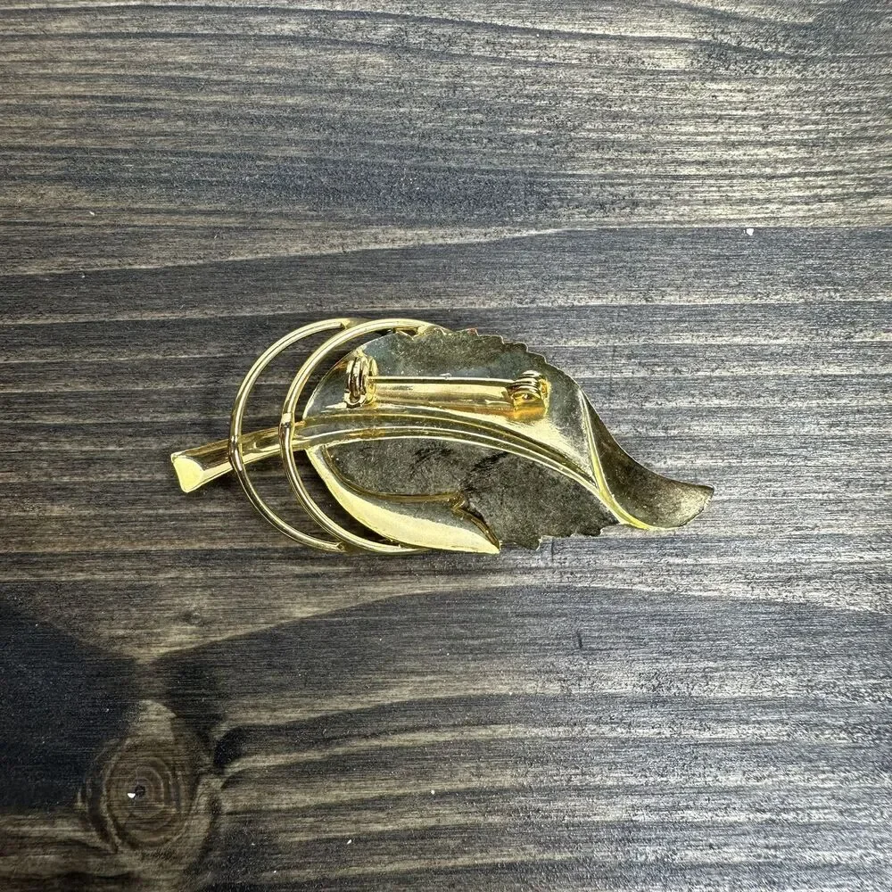 Vintage Gold‎ Tone Leaf Brooch Pin Painted Red and Green Wire Rings Estate